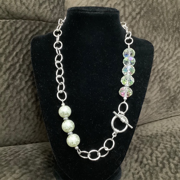 New Stylish Silver-Plated Necklace with Crystals and Pearls10” long - Picture 4 of 12